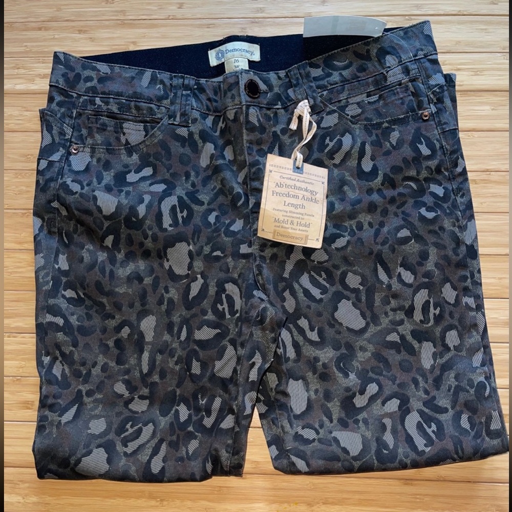 Democracy "Ab" Technology Leopard Print Skinny Fit Pants - Picture 4 of 8